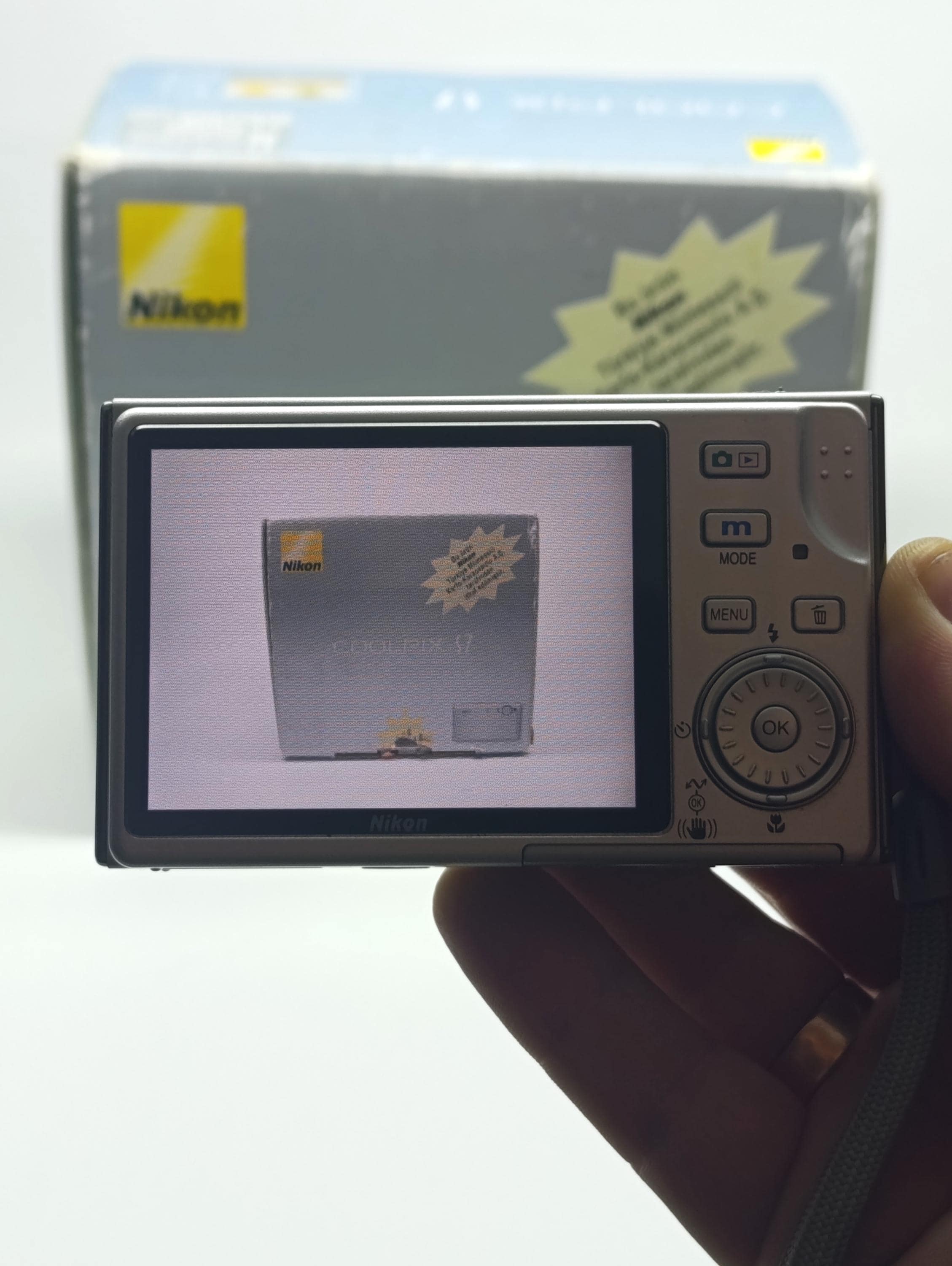 Nikon COOLPIX S7 シルバー Nikon Coolpix S7 Digital Camera Silver 7.1 MP - Full Set of
