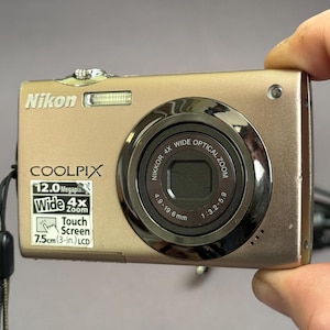 Nikon Coolpix S4000 12MP Compact Digital Camera Silver-Brown - Works Great