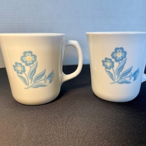 Vintage Corelle Blue Cornsilk Flower Tea Cups/Coffee Cups - zestaw dwóch sztuk w idealnym stanie