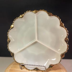 vintage Anchor Hocking Fire King Mid-Century bordure dorée plat divisé en verre à lait Plateau à relish en 3 parties Excellent état