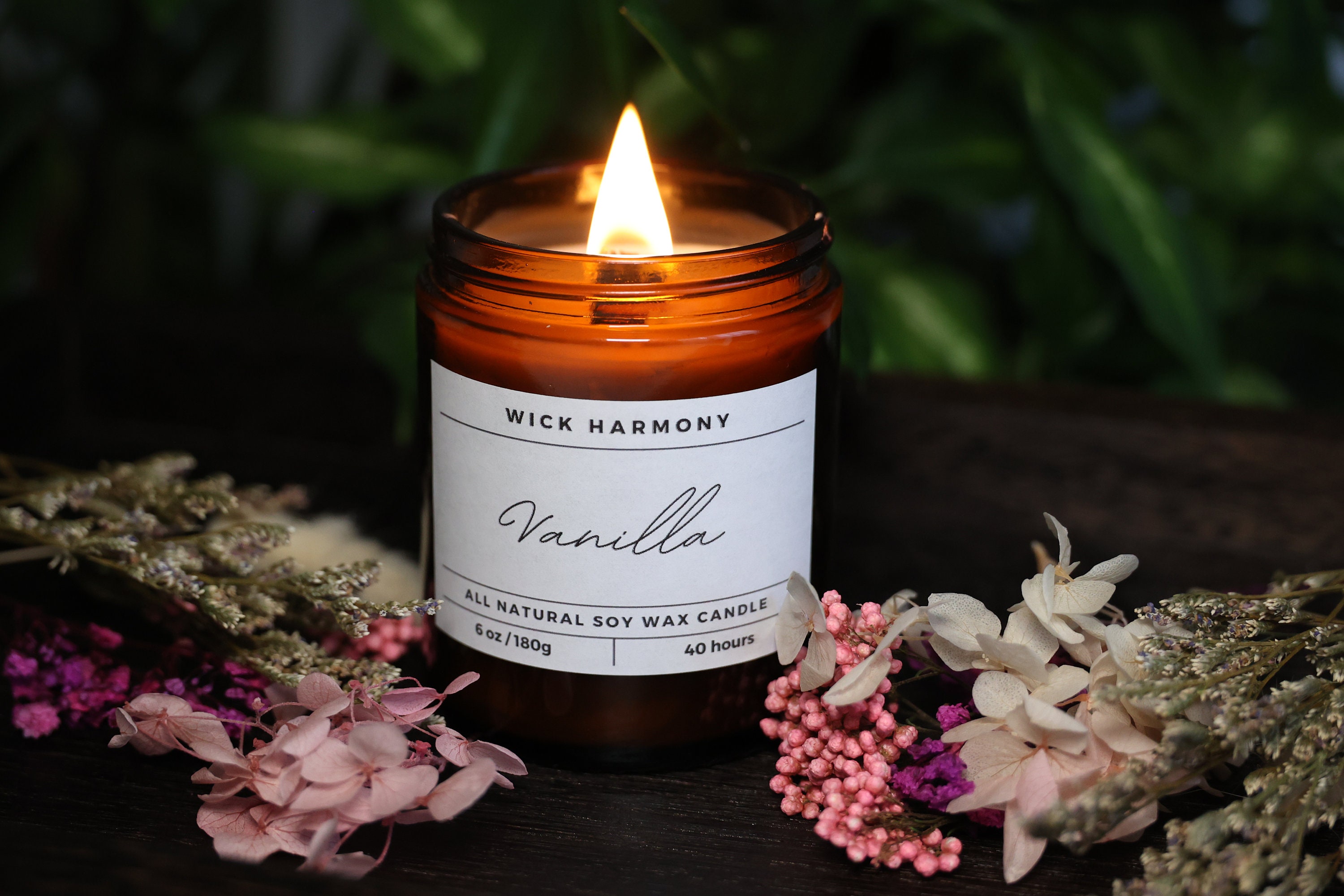 Vanilla candle with flowers