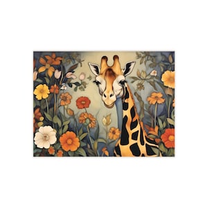 Könnte beinhalten: Aquarellillustration einer Giraffe mit gemustertem Fell, vor einem Hintergrund aus bunten Blumen. Der Kopf und Hals der Giraffe sind im Vordergrund, umgeben von orangefarbenen, gelben und weißen Blumen.