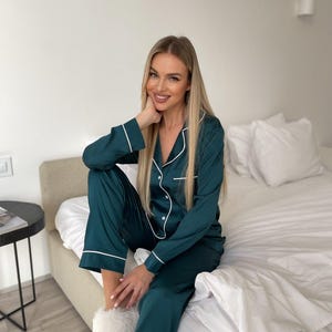 Silk Pajamas | Bridesmaid Pajama Set | Bridesmaid Gifts  | Bridesmaid Gift | Bridesmaid Pajama Set  | Wedding pajamas | Bachelorette party
