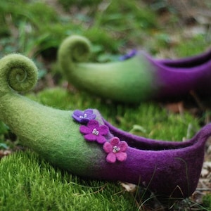 Fairy shoes  made of wool, green purple pixie shoes, custom made, any size and color