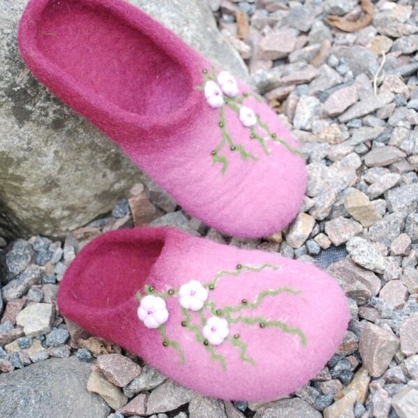 Ready to ship- 37Eu, 7.US- Cherry blossom- handfelted purple slippers/ home shoes