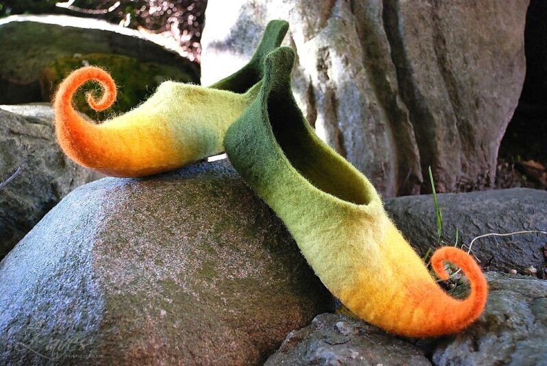 Fairy shoes felted slippers felted elf shoes from wool in orange/green or any other color Custom made pair image 2