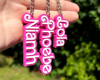 Llavero personalizado con nombre de muñeca rosa / Llavero impreso en 3D / Estilo inspirado en muñeca rosa / Llaveros decorativos / Regalos para niña / Princesa