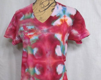 Ice Dyed Clover Pattern V Neck Tee Shirt in Red Pink Green size Small