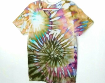 Ice Dyed Spiral Tee Shirt men's size Large in Purple Gold Moss Green