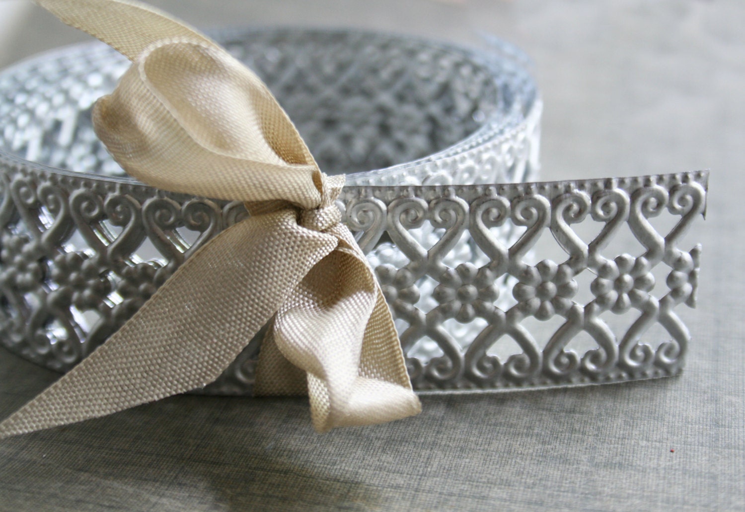 3/4 Zinc Plated Metal Ribbon with Ovals & Dots