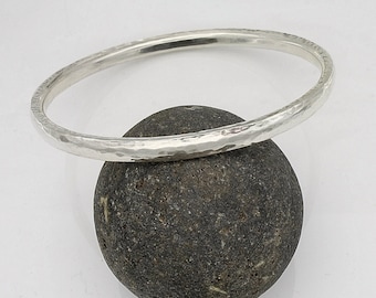 Chunky hammered 5mm silver bangle | 2.9" | L