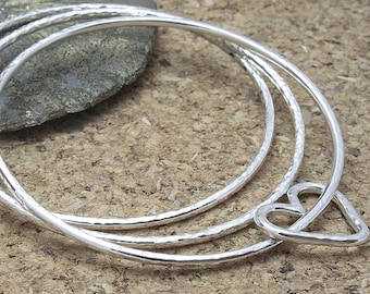 Hammered silver bangle set, 3 hammered 2 mm sterling silver bangles with heart | S |  2.38"