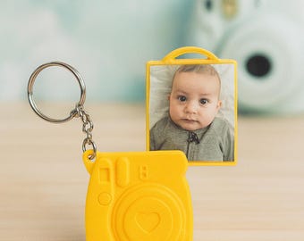 Retro-Kamera-Schlüsselanhänger 3D mit Fotoschlitz – Instax Mini Sofortbildkamera