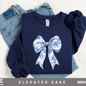 Camisa Coquette Cores Confortáveis, Camisa Toile De Jouy Coquette Bow, Camisa Fita Azul, Camisa Fofa Coquette Bow, Camisa Toile Coquette, Camiseta Toile Bow