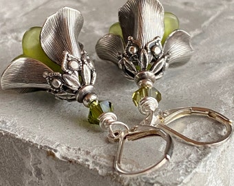 Silver Flower Earrings, Green Flower Earrings, Lily Flower Dangle