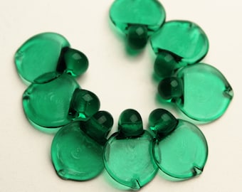Set of 8 Flat Leaf Glass Leaves Artisan Lampwork Beads in Emerald Green