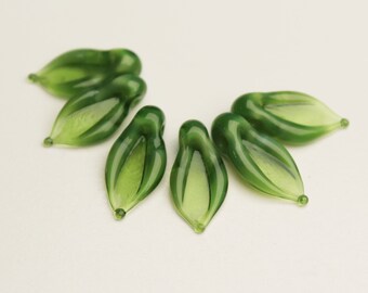 Set of 6 LEAF BEADS, Grass Green Leaves, shampoo glass, handmade artisan lampwork sra