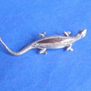 1960s/1970s STERLING SILVER (Marked as 925) Stunning, quality,crafted vintage,  salamander/lizard brooch with gilt silver feature/EXCELLENT