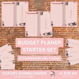 Könnte beinhalten: Ein rosa Budgetplaner-Starter-Set mit 27 Dashboards, einschließlich eines Trackers. Das Set enthält mehrere Spiralblöcke mit verschiedenen Etiketten wie "Lebensmittel" und "Urlaub". Der Text "Budget Planer Starter Set" ist prominent dargestellt.