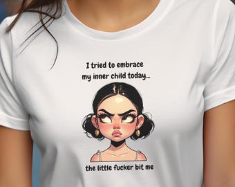 面白い不機嫌な女性のTシャツ：皮肉なユーモア、ジョークギフト