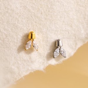 18G/16G CZ Leaf Internally Threaded Labret,Flat Back Earring,Tragus Stud,Flat Back Stud,Helix Stud,Cartilage Stud,Dainty Earrings