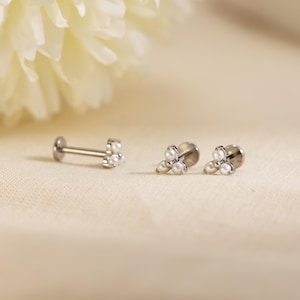 16G/18G CZ Trio Internally Threaded Flat Back,Screw back,Stud Earrings,CZ Three Dot Trio,Cartilage Stud,Conch Stud,Tragus,Cartilage Stud