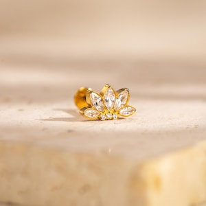 18G/16G Lotus Internally Threaded Labret,Threadless Flat Back Earring,Tragus Stud,Flat Back Stud,Helix Stud,Cartilage Stud
