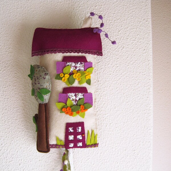 House to hang - Felt House