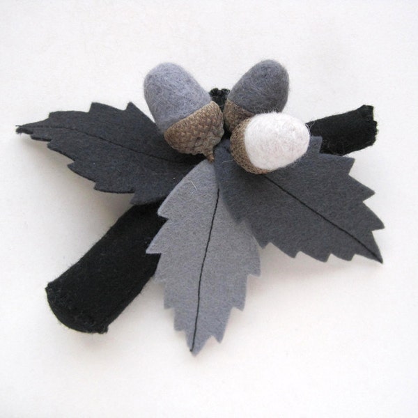 Brooch Autumn felt, grey shades leaves with acorns, branch oak