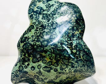 XL Kabamba Jasper Freeform (44.4 lbs) – Dark Green Orbicular Stone Sculpture