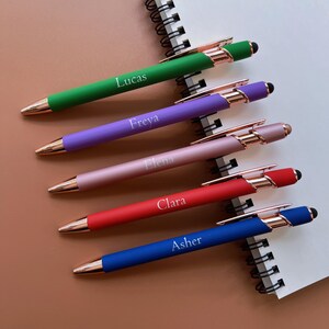 Weihnachten personalisierter Stift - Gravur mit individuellem Namen - Geschenk für Sie / Ihn - Dankeschön-Stift - Geschenk für Freunde und Familie
