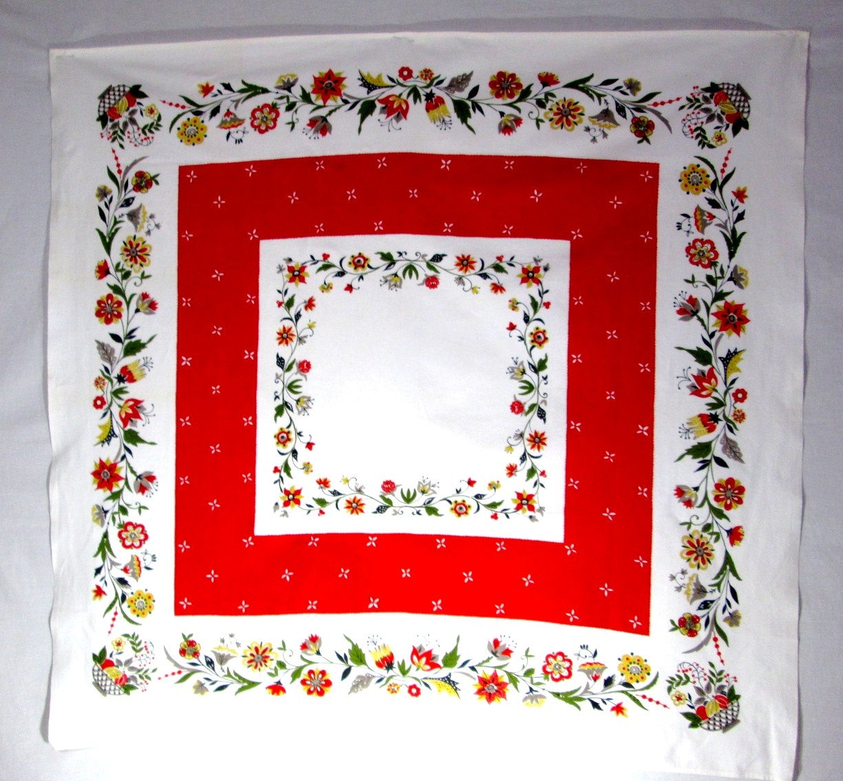 Nappe De Table Vintage Rouge - 4,6 Pieds De Large X 8 Pieds De Long - Motifs Floraux