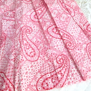 Vintage Half Apron Pink Pleated Paisley Retro Mid Century Vintage Kitchen Linens Hostess Apron image 2