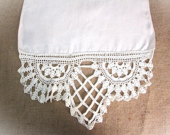 Vintage Table Runner Antique Dresser Scarf Linen and Lace Cottagecore Farmhouse Style 18" Wide x 55" Long Off-White Ecru