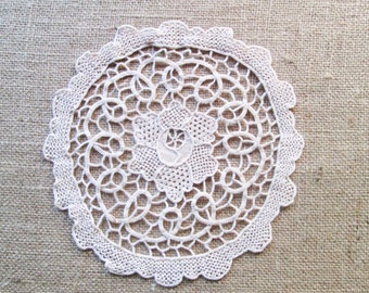 Vintage Needle Lace Doily Off White Ivory Doilies Antique Table Linens Vanity Shabby Cottage Chic Decor Needlelace Vintage Linens