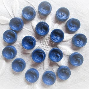 Vintage Buttons Set of 18 Royal Blue NOS 7/8&quot; inch Swirled Plastic Sew Through Two Hole Buttons