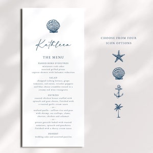 Könnte beinhalten: Eine Hochzeitskarte mit einem nautischen Thema in Blau und Weiß. Das Menü umfasst Vorspeisen, Salat, Hauptgerichte und Dessert. Das Menü enthält außerdem vier Symbol-Optionen: einen Seestern, eine Muschel, einen Anker und eine Palme.