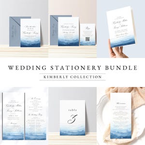 Può includere: Un set di cancelleria per matrimoni della collezione Kimberly con un design ad acquerello in tonalità blu e bianche. Il set include biglietti salva la data, inviti, biglietti RSVP, programmi della cerimonia, menu e numeri di tavolo.