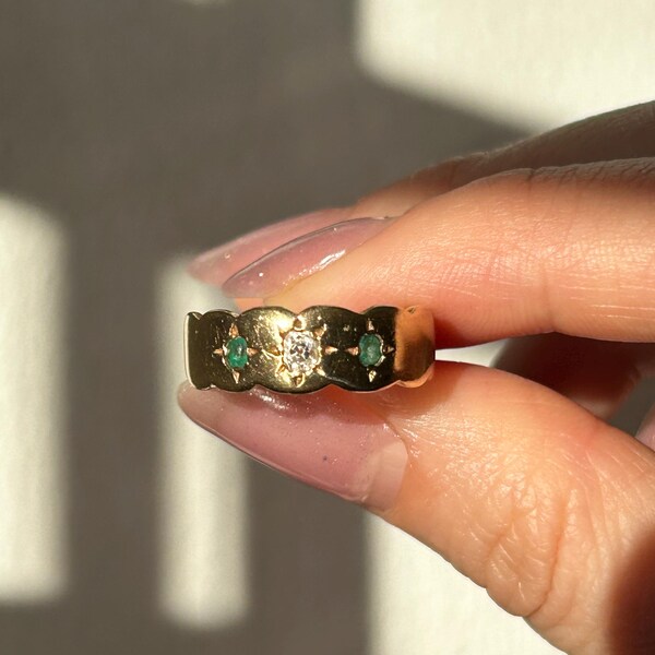 French Antique 18k Gold Ring, Scalloped Edge Gold Band, Star Set Old Mine Cut OMC Diamond With Side Emeralds, Antique Gypsy Ring, Size 6