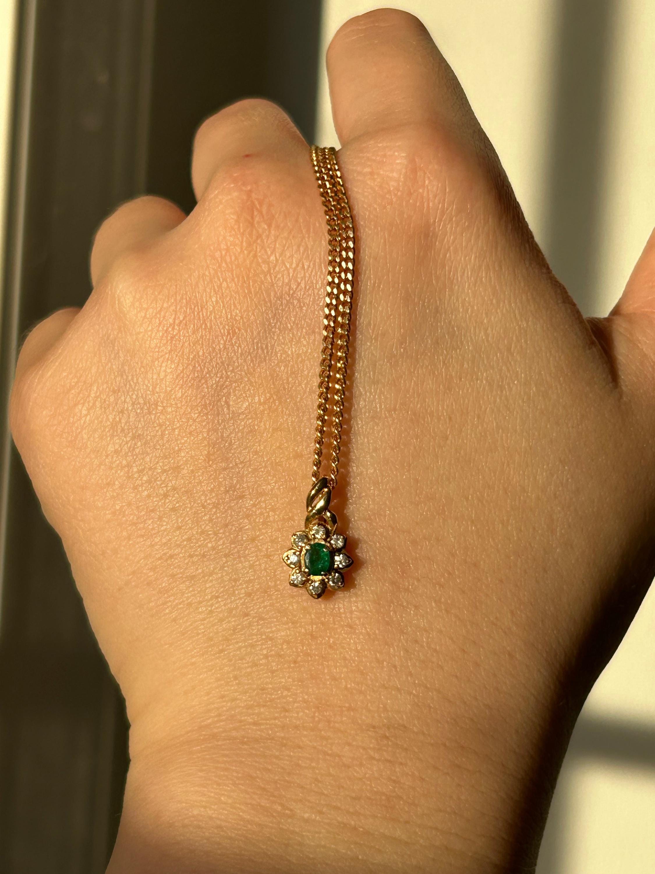 ペンダント Buy Vintage 18k Oval Emerald Diamond Halo Charm Pendant Online in