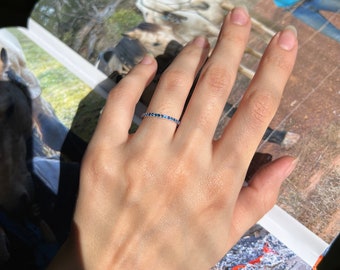Sapphire Eternity-band, handgemaakte sterlingzilveren ring, geboortesteen september