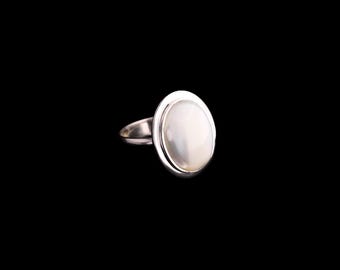 Mother Of Pearl Ring, Natural Gemstone, White Oval Ring, Stylish and Elegant Gift, 925 Sterling Silver Ring, Solid Gold Ring, Wedding Gift