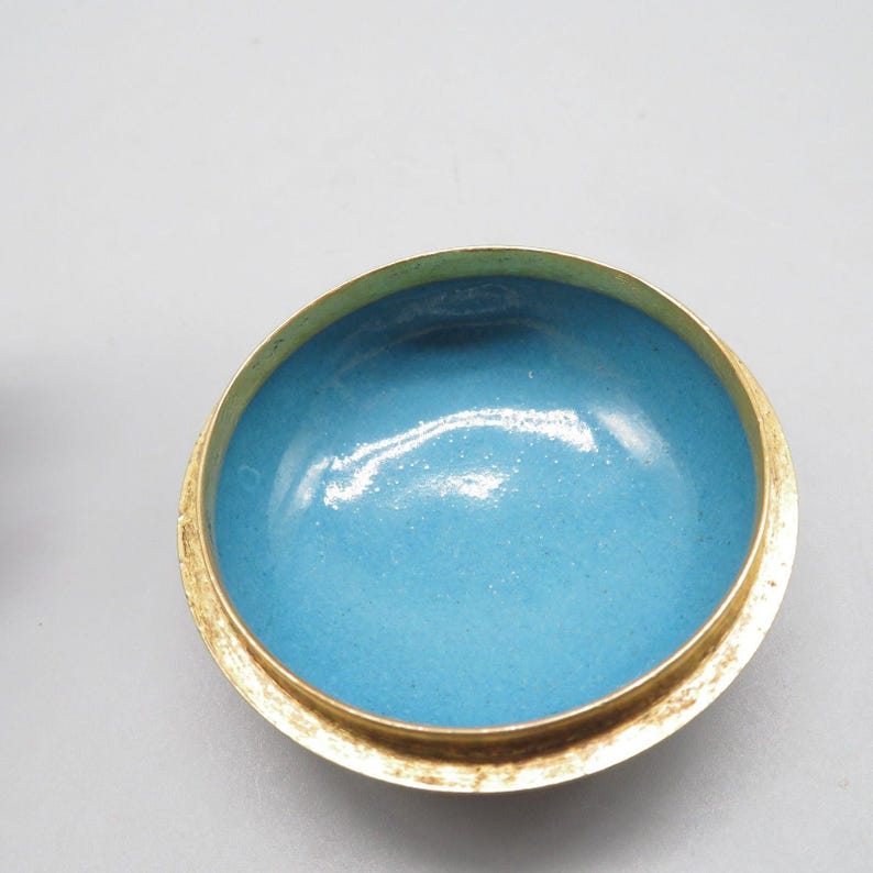 Vintage Chinese floral design cloisonne trinket box small 2.5" enamel brass image 5