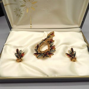 1950s fall colors Navette Rhinestone Brooch & Clip on Earrings Set Gold tone VTG