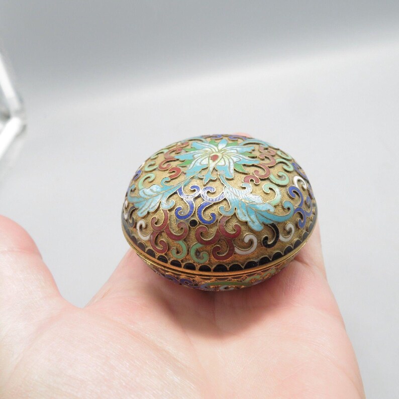 Vintage Chinese floral design cloisonne trinket box small 2.5" enamel brass image 10