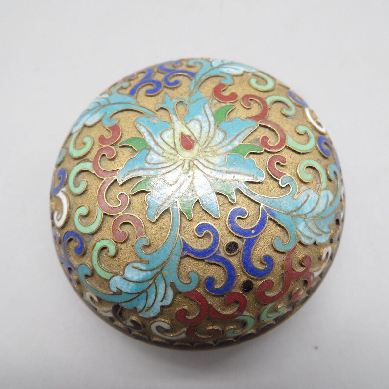 Vintage Chinese floral design cloisonne trinket box small 2.5" enamel brass image 3