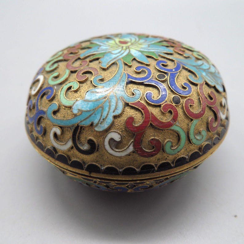 Vintage Chinese floral design cloisonne trinket box small 2.5" enamel brass image 2