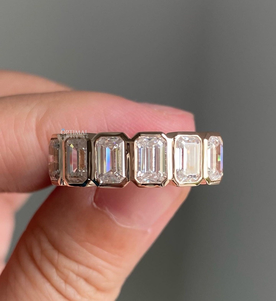 3.60 CTW エメラルドカット モアッサナイト エンゲージリング、ベゼル