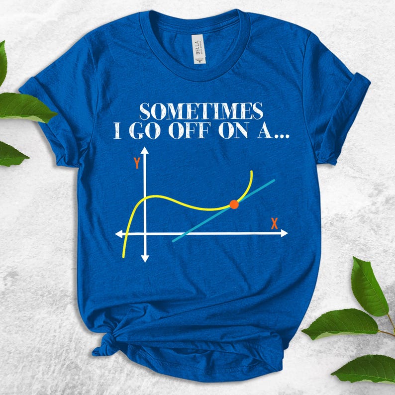 Peut inclure: Un t-shirt bleu avec le texte "Sometimes I go off on a..." et un graphique avec une courbe jaune et une ligne bleue.