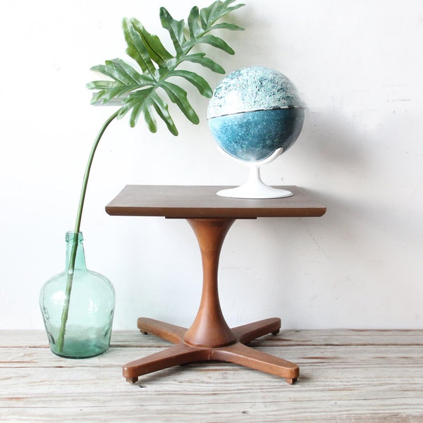 r e s e r v e d  Modern Walnut Side Tables (Set of 2)
